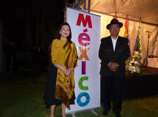 Embajadora María Teresa Mercado y Diego Pary, canciller embajador de Bolivia, en la celebración de El Grito de Independencia en La Paz Embajadora María Teresa Mercado y Diego Pary, canciller embajador de Bolivia, en la celebración de El Grito de Independencia en La Paz