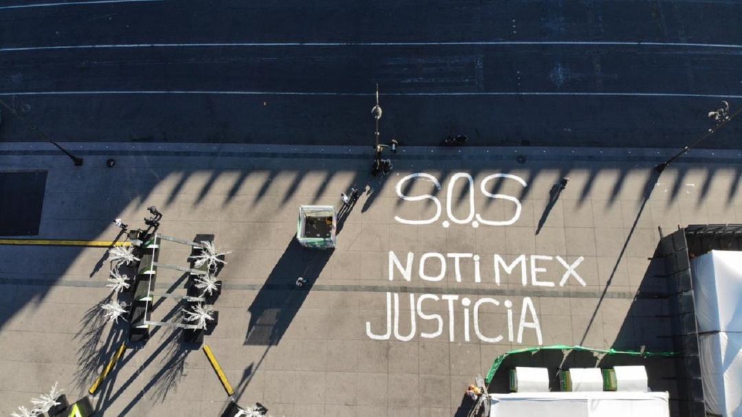 Trabajadores de Notimex lanzan SOS frente a Palacio Nacional