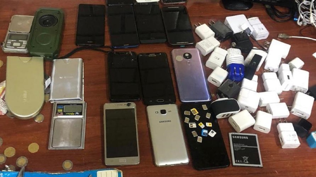 Refuerzan revisiones para detectar celulares en cárceles capitalinas