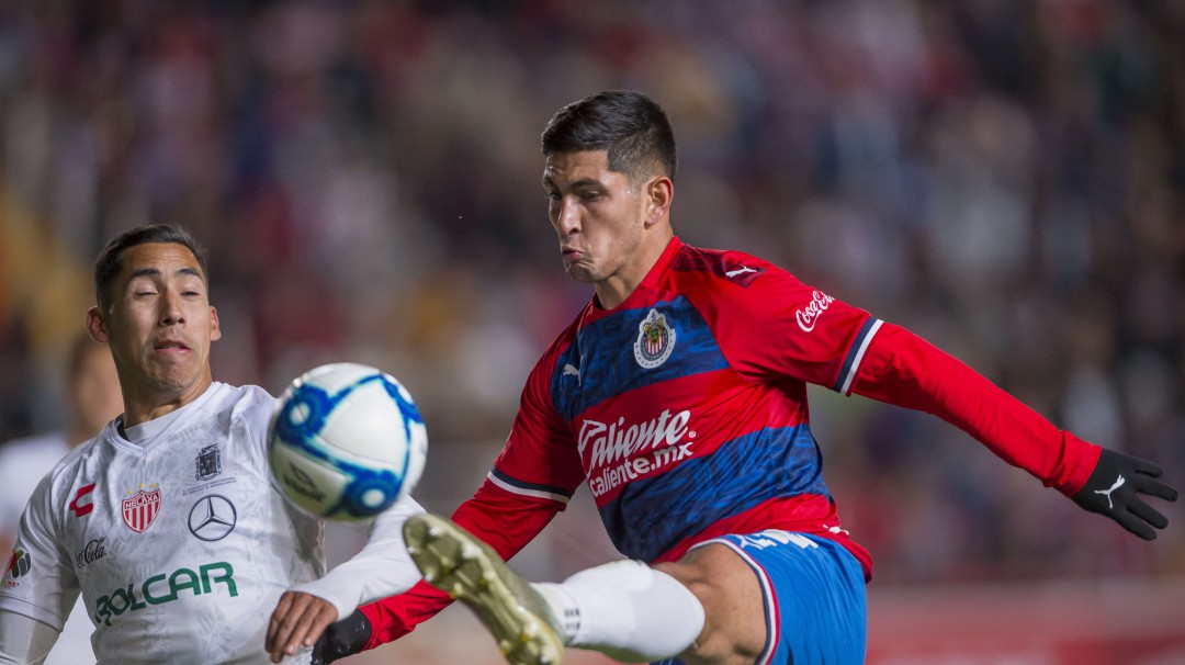Chivas da de baja a Víctor Guzmán por presunto dopaje