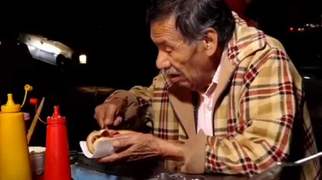 SOPITAS: Conoce a Don Abel, quien pasaba días sin vender un solo Hot Dog