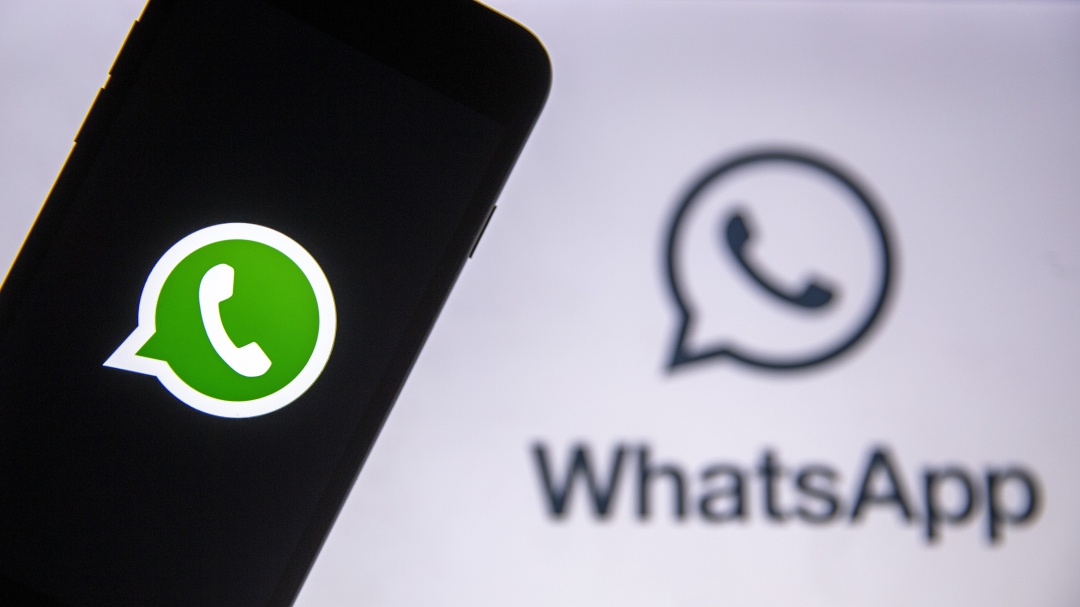 Llega modo oscuro a WhatsApp; cómo activarlo y sus beneficios