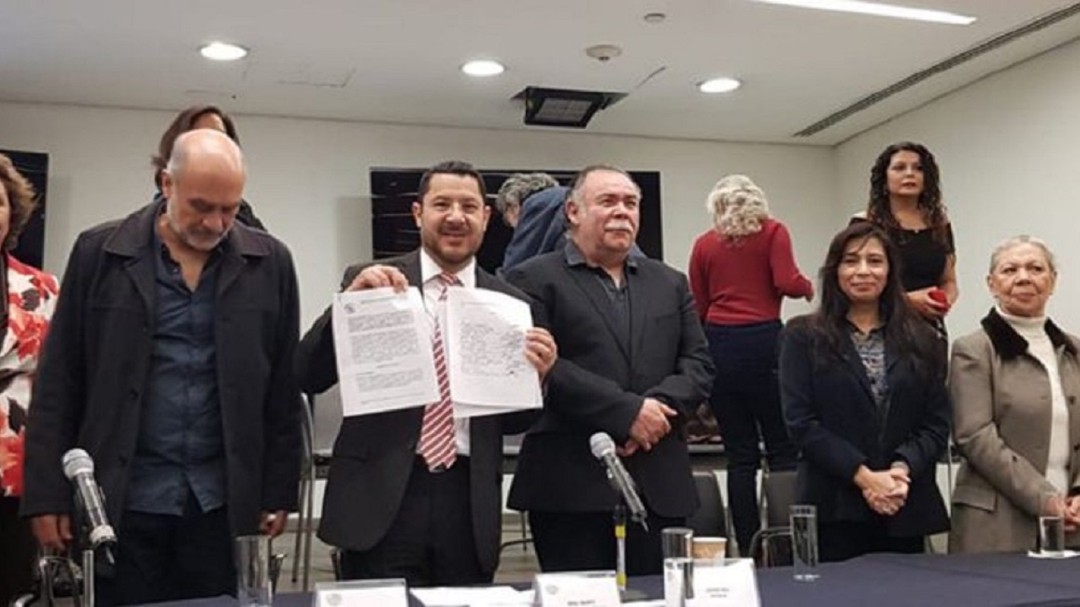 Actores de doblaje no están reconocidos en la Ley: Martí Batres