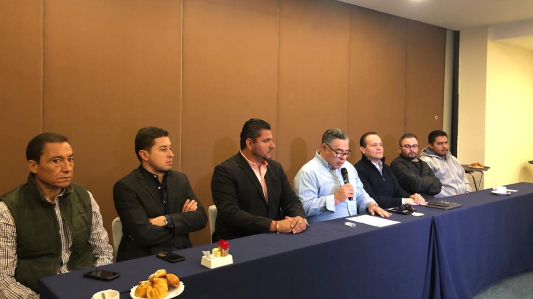 Denuncian grúas piratas en Jalisco