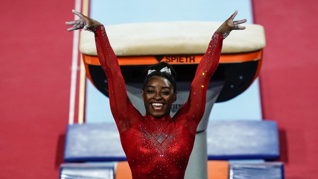 Simone Biles nuevamente sorprende con un salto rumbo a Tokio 2020