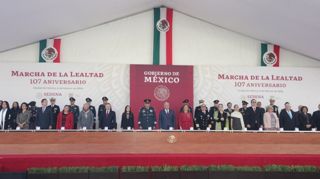 Encabeza AMLO marcha de la lealtad