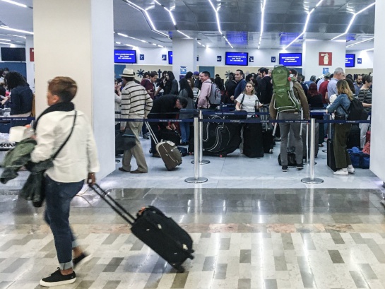 El Aeropuerto Internacional de la Ciudad de México donde usuarios han denunciado que no hay filtros o instrucciones precisas sobre el coronavirus El Aeropuerto Internacional de la Ciudad de México donde usuarios han denunciado que no hay filtros o instrucciones precisas sobre el coronavirus