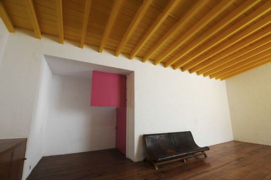 'Luis Ramiro Barragán Morfín, más conocido como Luis Barragán, fue un ingeniero y arquitecto mexicano del siglo XX 'Luis Ramiro Barragán Morfín, más conocido como Luis Barragán, fue un ingeniero y arquitecto mexicano del siglo XX