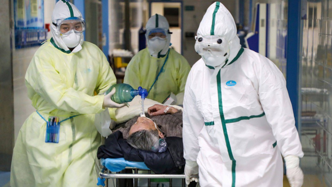 Suman 2004 muertos por coronavirus en China