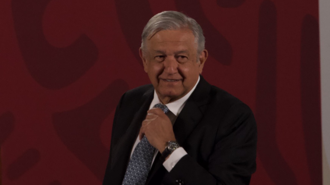 Oposición critica postura de AMLO frente a feministas