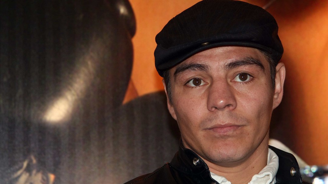 Travieso Arce golpeó a referee durante su pelea contra Julio César Chávez