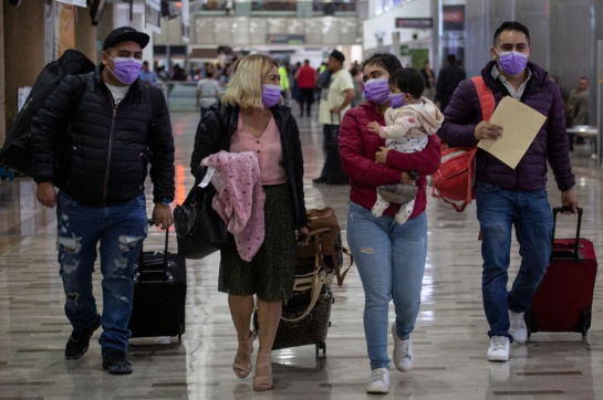 Hugo López- Gatell, subsecretario de Salud informó que en 15 días México podría estar en una fase de transmisión comunitaria Hugo López- Gatell, subsecretario de Salud informó que en 15 días México podría estar en una fase de transmisión comunitaria