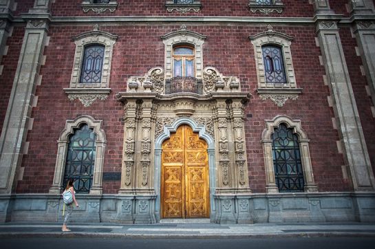 El Colegio de San Ildefonso fue acondicionado como un museo y centro cultural El Colegio de San Ildefonso fue acondicionado como un museo y centro cultural
