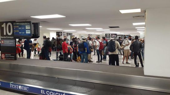 El operativo complementa a los tres vuelos comerciales que en días previos permitieron el retorno de connacionales varados en Lima, Perú. El operativo complementa a los tres vuelos comerciales que en días previos permitieron el retorno de connacionales varados en Lima, Perú.