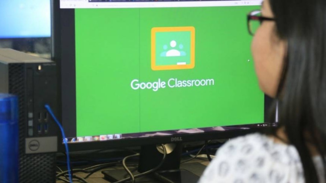Escuelas privadas siguen clases en línea