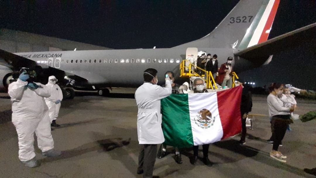 Arriban 280 mexicanos desde Argentina