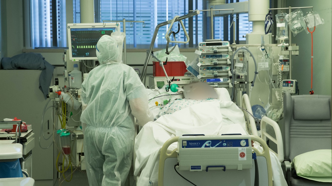 Mujer de 90 años con coronavirus pide dar su ventilador a paciente joven