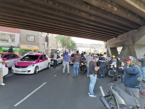 Taxistas regulares solicitan apoyo por emergencia Taxistas regulares solicitan apoyo por emergencia