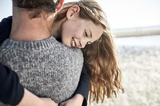 Las personas de la tercera edad son posiblemente el segmento de población que menos contacto físico tienen Las personas de la tercera edad son posiblemente el segmento de población que menos contacto físico tienen