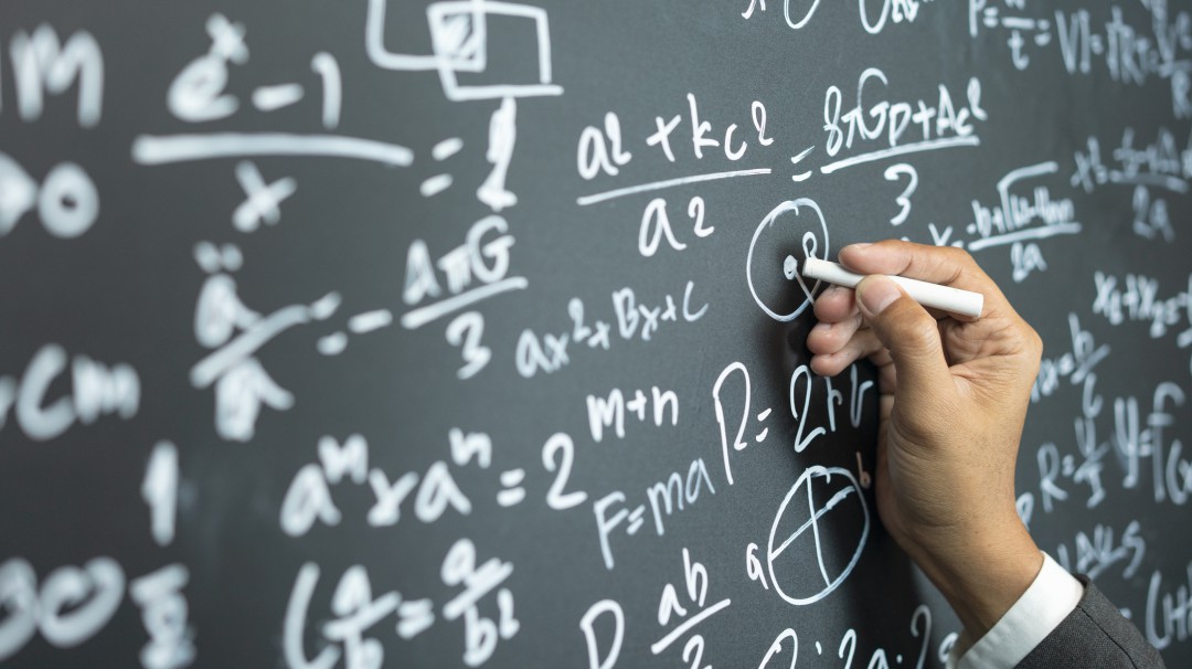 ¿Examen de matemáticas? Te compartimos canales de youtube para estudiar