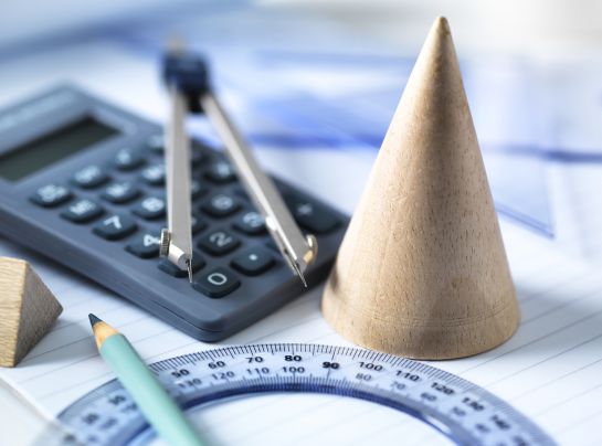 El pensamiento matemático es la habilidad de pensar y trabajar en términos de números generando la capacidad de razonamiento lógico. El pensamiento matemático es la habilidad de pensar y trabajar en términos de números generando la capacidad de razonamiento lógico.