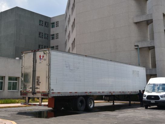 Instalan trailers refrigerantes en 16 hospitales del ISEM para conservar cuerpos de personas fallecidas por COVID-19. Instalan trailers refrigerantes en 16 hospitales del ISEM para conservar cuerpos de personas fallecidas por COVID-19.
