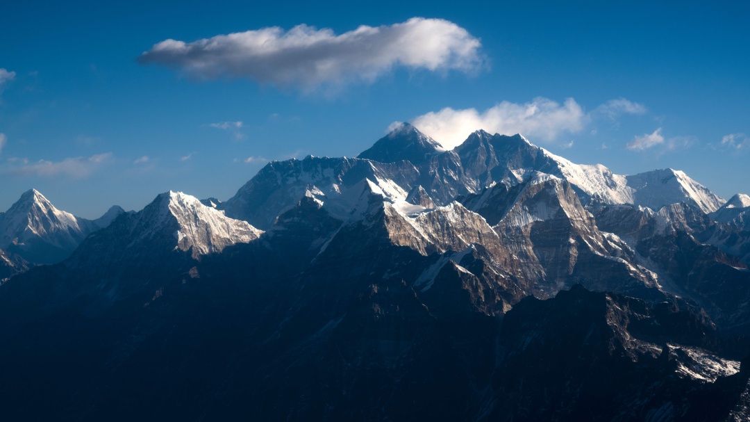 Toman fotografía histórica del Monte Everest a cientos de kilómetros