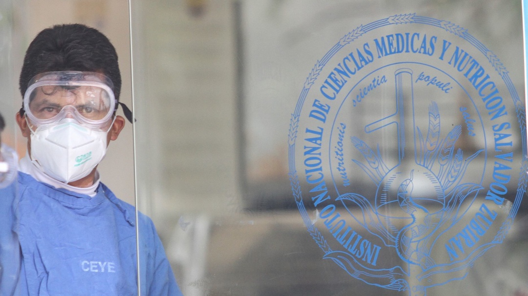Anuncia AMLO becas para que 30 mil médicos estudien en el extranjero