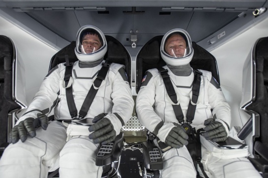 Los astronautas son Robert Behnken y Douglas Hurley viajarán a bordo de la nave espacial Crew Dragon de SpaceX Los astronautas son Robert Behnken y Douglas Hurley viajarán a bordo de la nave espacial Crew Dragon de SpaceX