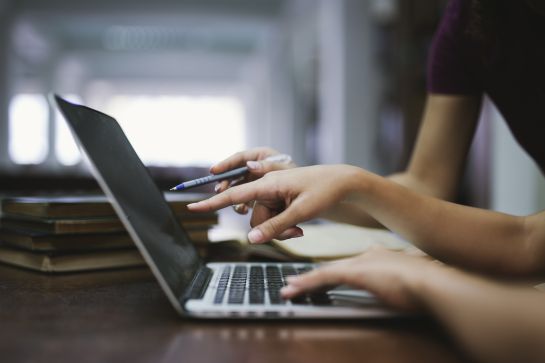 Las secciones de "Practica" y "Evalúate" son abiertas para todo público, las de "Aprende" y "Certifícate" son únicamente para alumnos de entidades participantes. Las secciones de "Practica" y "Evalúate" son abiertas para todo público, las de "Aprende" y "Certifícate" son únicamente para alumnos de entidades participantes.