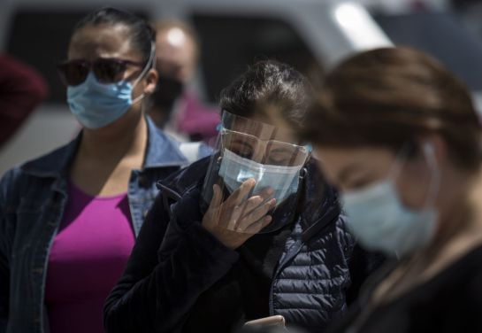 médicos-enfermeros-rezan-en-tijuana-antes-de-empezar-a-trabajar-covid-19-coronavirus médicos-enfermeros-rezan-en-tijuana-antes-de-empezar-a-trabajar-covid-19-coronavirus
