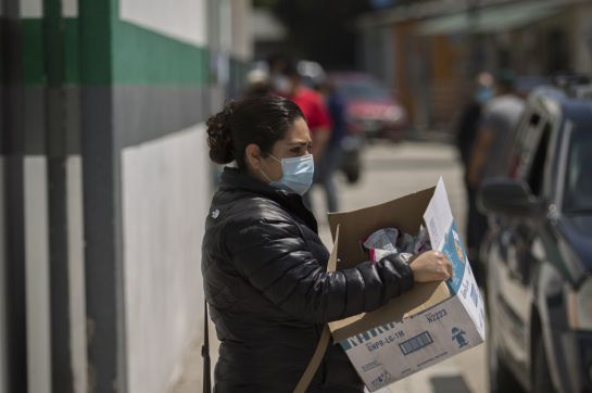 médicos-enfermeros-rezan-en-tijuana-antes-de-empezar-a-trabajar-covid-19-coronavirus médicos-enfermeros-rezan-en-tijuana-antes-de-empezar-a-trabajar-covid-19-coronavirus