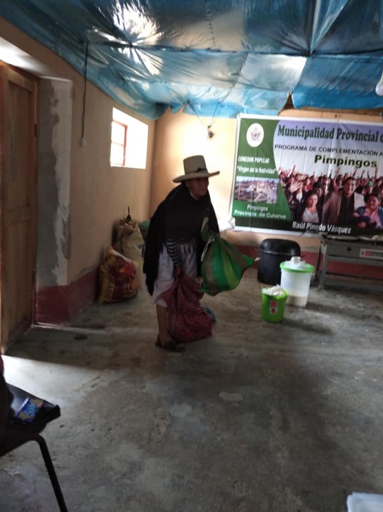 Nadie se imaginaba la acción que iba a tener la humilde campesina en sus hombros cargaba dos alforjas que muy generosa fue a donar Nadie se imaginaba la acción que iba a tener la humilde campesina en sus hombros cargaba dos alforjas que muy generosa fue a donar