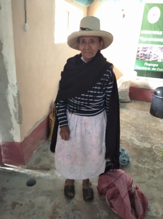 Ella es Albertina Flores Gonzales, la campesina que tiene un noble corazón Ella es Albertina Flores Gonzales, la campesina que tiene un noble corazón