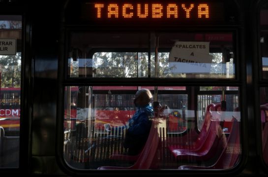 Trabajadores del Sistema de Transporte Público Metrobús realizaron la dosificación del ingreso de usuarios en la estación terminal Tepalcates con el propósito de no propagar más contagios de Covid-19 y evitar aglomeraciones Trabajadores del Sistema de Transporte Público Metrobús realizaron la dosificación del ingreso de usuarios en la estación terminal Tepalcates con el propósito de no propagar más contagios de Covid-19 y evitar aglomeraciones