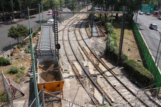 Tras cierre de estaciones del Tren Ligero, camiones RTP son utilizados para transportar usuarios Tras cierre de estaciones del Tren Ligero, camiones RTP son utilizados para transportar usuarios
