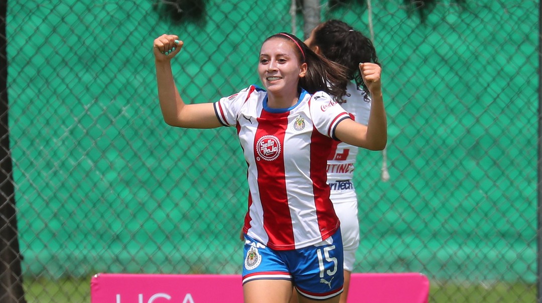 De México para Europa; Rubí Soto hace historia en el futbol femenil