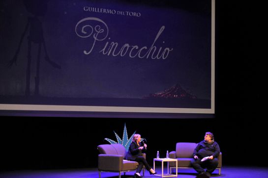 La vicepresidenta de Netflix Kids and Family Melissa Cobb y el cineasta Guillermo del Toro dialogan sobre el nuevo lanzamiento "Pinocchio" durante el 34º Festival Internacional de Cine de Guadalajara en el Centro de Artes Escénicas el 9 de marzo de 2019 en Guadalajara, México La vicepresidenta de Netflix Kids and Family Melissa Cobb y el cineasta Guillermo del Toro dialogan sobre el nuevo lanzamiento "Pinocchio" durante el 34º Festival Internacional de Cine de Guadalajara en el Centro de Artes Escénicas el 9 de marzo de 2019 en Guadalajara, México