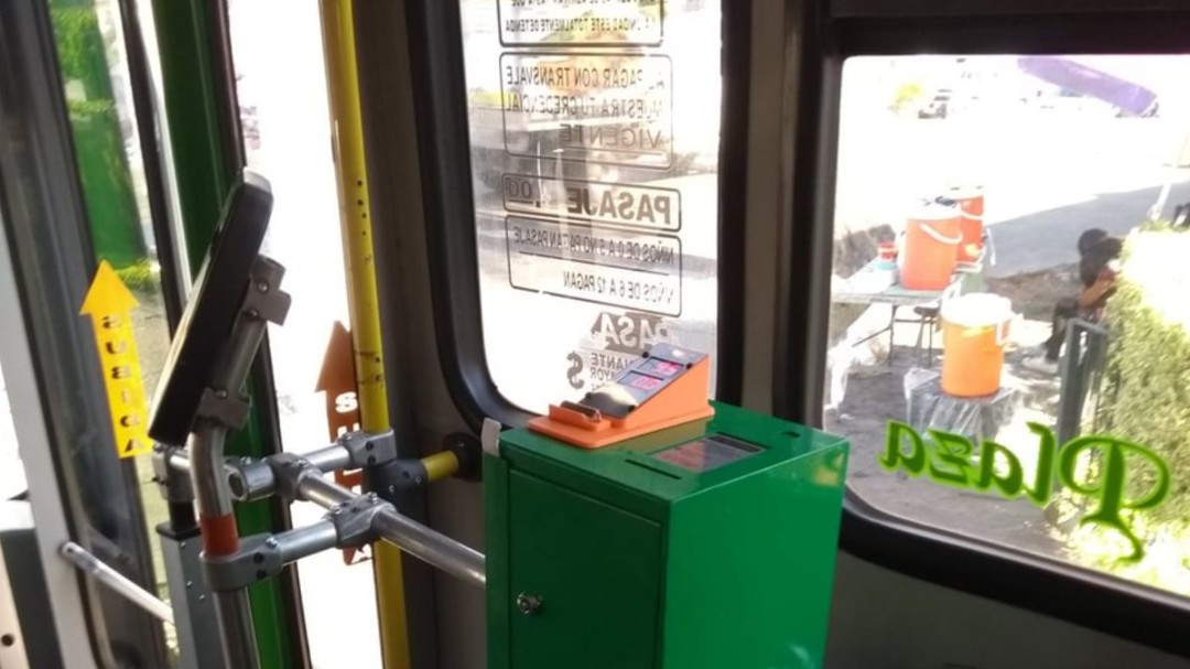 Transportistas reconocen fallas en las máquinas de prepago