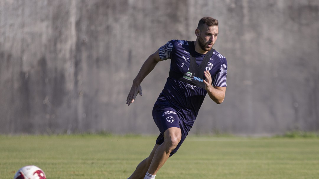 Vincent Janssen de Rayados tiene Covid-19