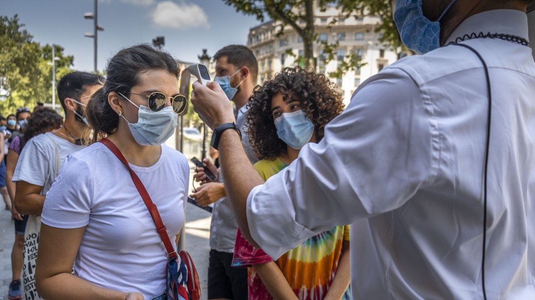 España reconfina Cataluña por rebrote de coronavirus