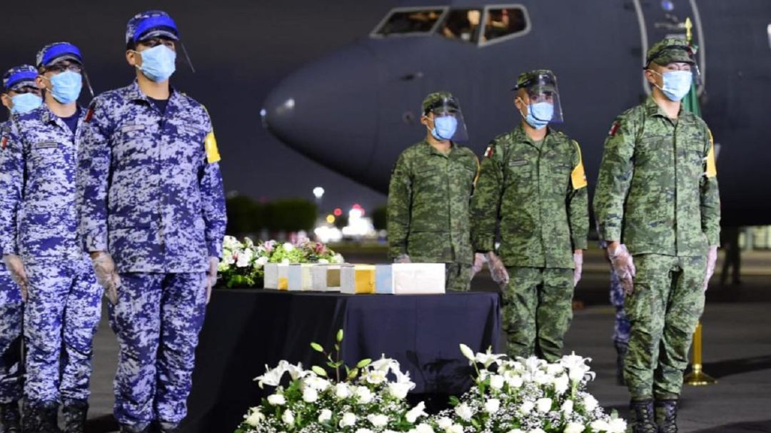Llegan a México cenizas de connacionales muertos por COVID-19 en EE.UU.