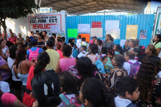 Deberán respetar la sana distancia en las entradas y salidas a los centros escolares Deberán respetar la sana distancia en las entradas y salidas a los centros escolares