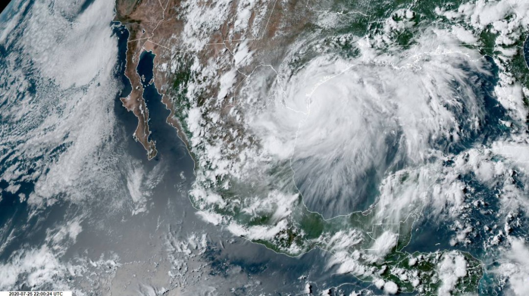 Huracán Hanna toca tierra en Texas