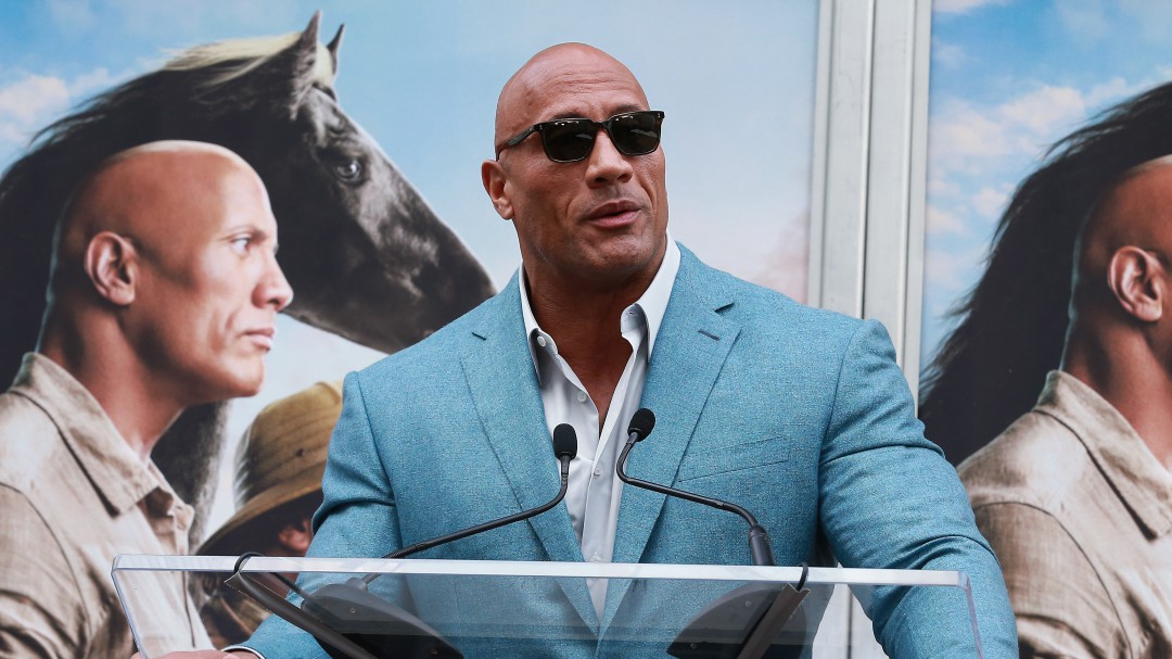 Increíble: The Rock compra la XFL