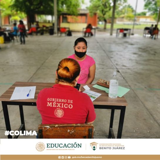 Otorgando becas educativas para que continúen y terminen sus estudios Otorgando becas educativas para que continúen y terminen sus estudios