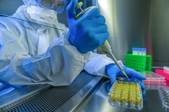 AstraZeneca y la Universidad de Oxford son las encargadas de desarrollar la vacuna propuesta AstraZeneca y la Universidad de Oxford son las encargadas de desarrollar la vacuna propuesta