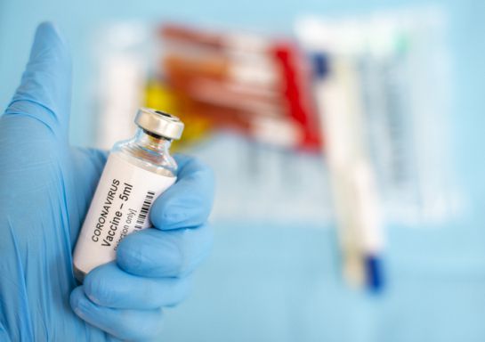 AstraZeneca y la Universidad de Oxford anunciaron la suspensión de la fase de ensayo clínico AstraZeneca y la Universidad de Oxford anunciaron la suspensión de la fase de ensayo clínico