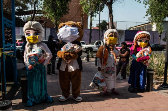 Artistas urbanos de Toluca recibieron ayuda en tiempos de COVID-19, por parte de la Asociación Civil Movimiento Altruista. Artistas urbanos de Toluca recibieron ayuda en tiempos de COVID-19, por parte de la Asociación Civil Movimiento Altruista.