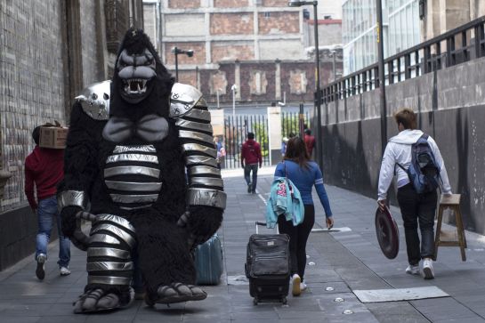 Artistas urbanos reanudan paulatinamente sus actividades en en espera de poder haber algunas monedas en el Centro Histórico Artistas urbanos reanudan paulatinamente sus actividades en en espera de poder haber algunas monedas en el Centro Histórico